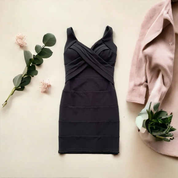 Emerald Sundae Cocktail Black Mini Fitted Semi Formal Dress Size Small - Picture 1 of 9